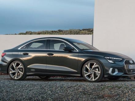 Nouveau! Tapis de voiture pour l'Audi A3 Berline 2021->